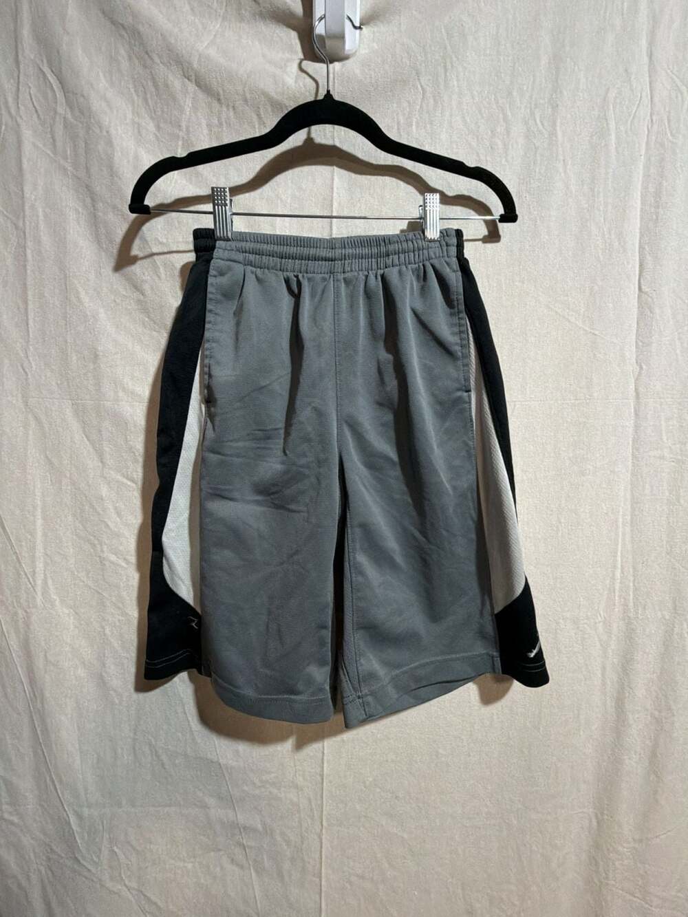 Jordan Boys Gray Black White Athletic Basketball Shorts Size L 12-13 Yrs
